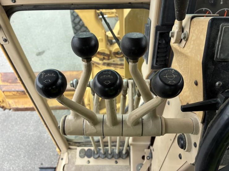 2004-caterpillar-143h-vhp-image-23