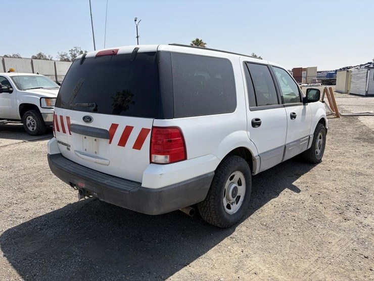 2004-ford-expedition-xlt-image-3
