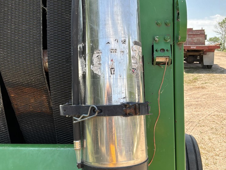2005-john-deere-567-image-14
