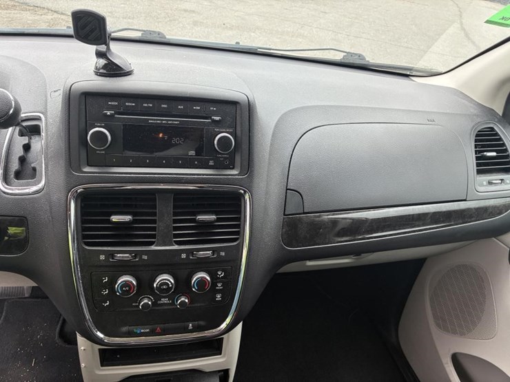 2016-dodge-grand-caravan-image-17