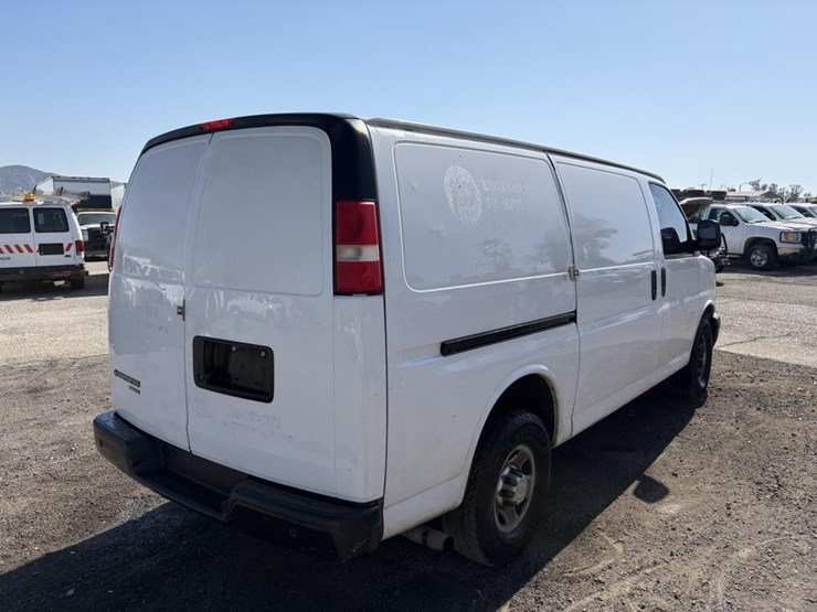 2014-chevrolet-express-2500-image-3