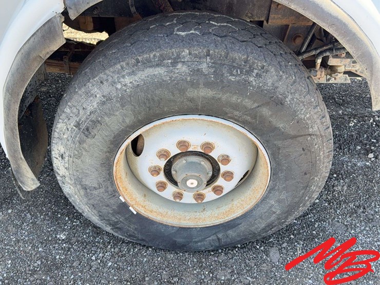 1996-peterbilt-379-image-23