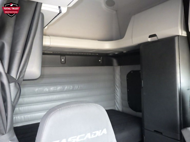 2022-freightliner-cascadia-126-image-5