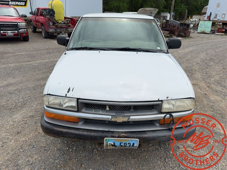 2000-chevrolet-s10-image-8