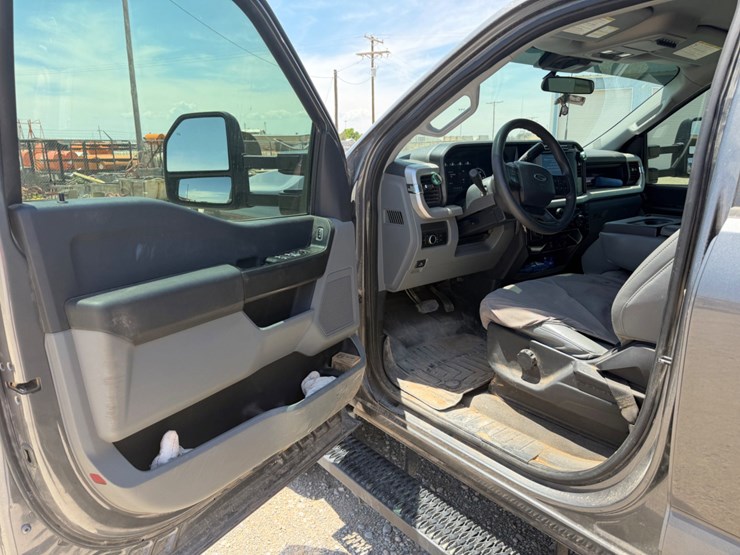 2023-ford-f250-image-8
