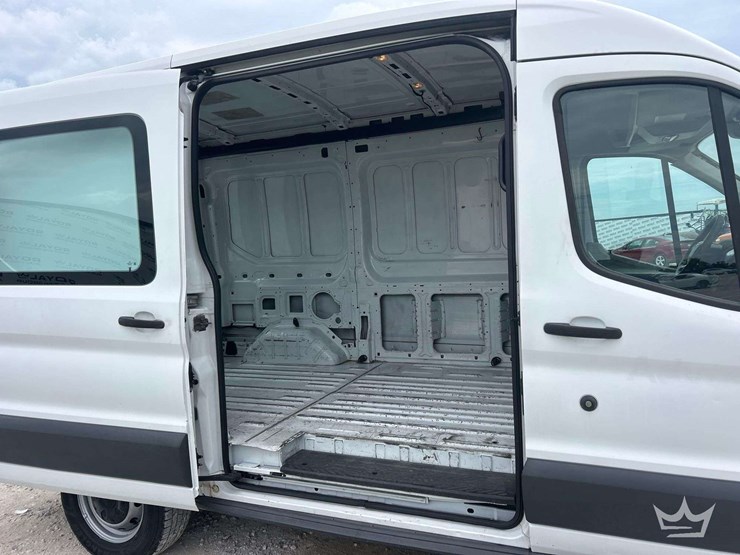2016-ford-transit-image-27