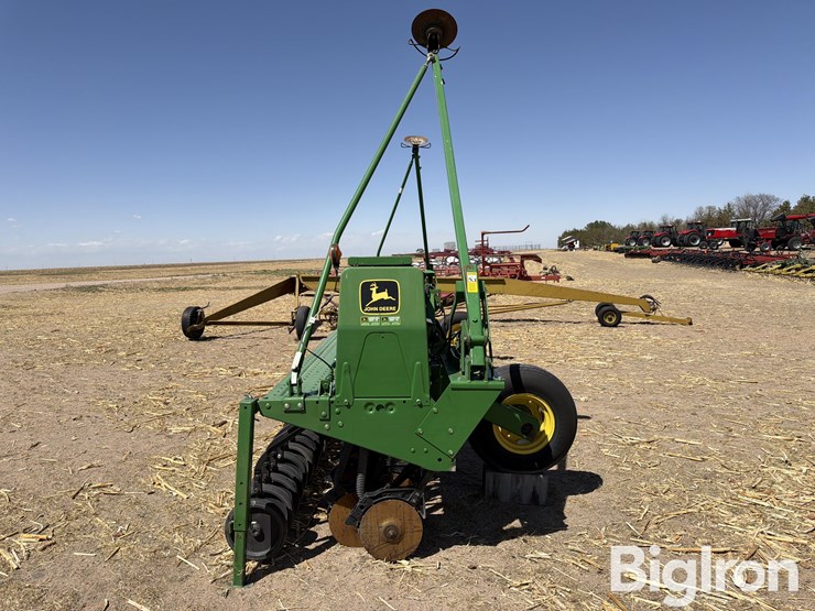 john-deere-520-image-4