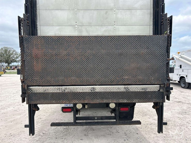 2002-kenworth-t300-image-32