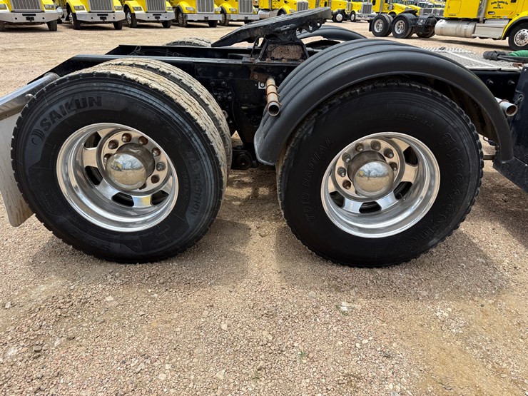2015-kenworth-t800-image-16