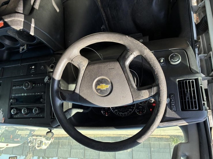 2016-chevrolet-express-2500-image-14