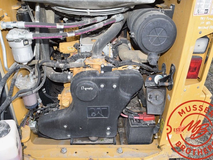 2016-caterpillar-d2-image-37