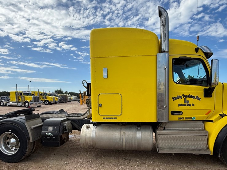 2018-peterbilt-567-image-4