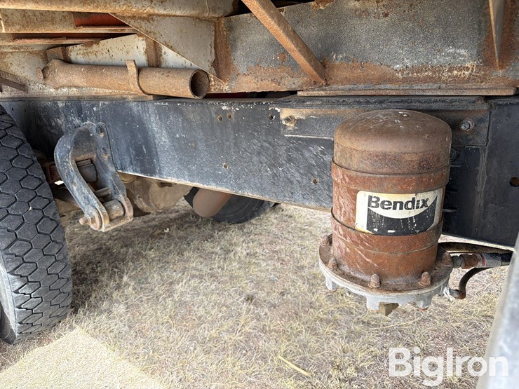 1969-kenworth-w923-image-16