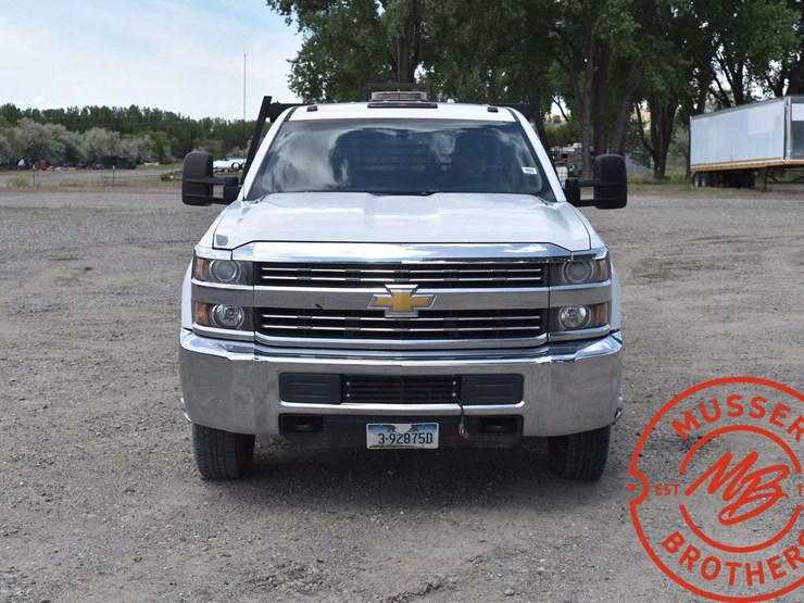 2015-chevrolet-3500-image-13
