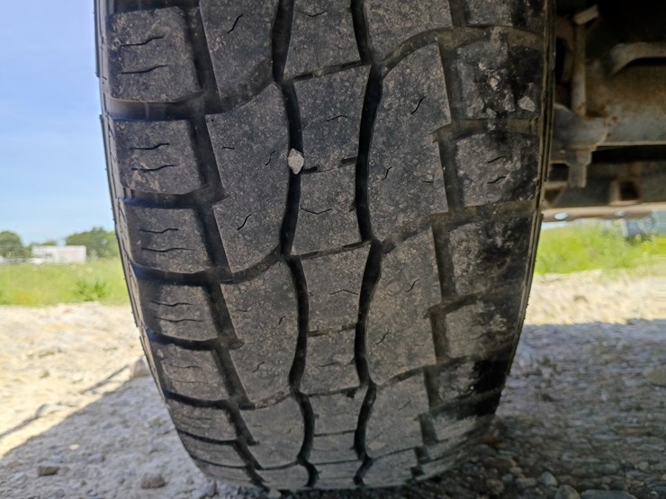 2005-gmc-sierra-2500-image-93