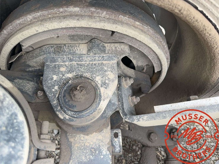 2012-freightliner-cascadia-125-image-36