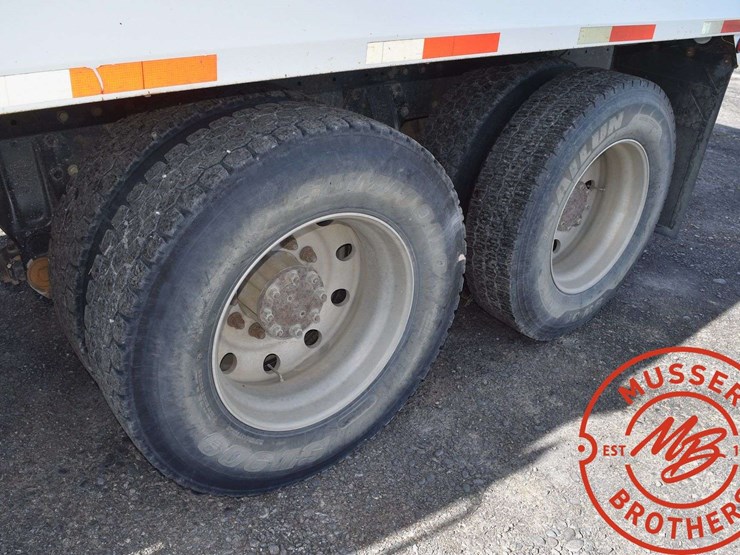 1994-peterbilt-379-image-23