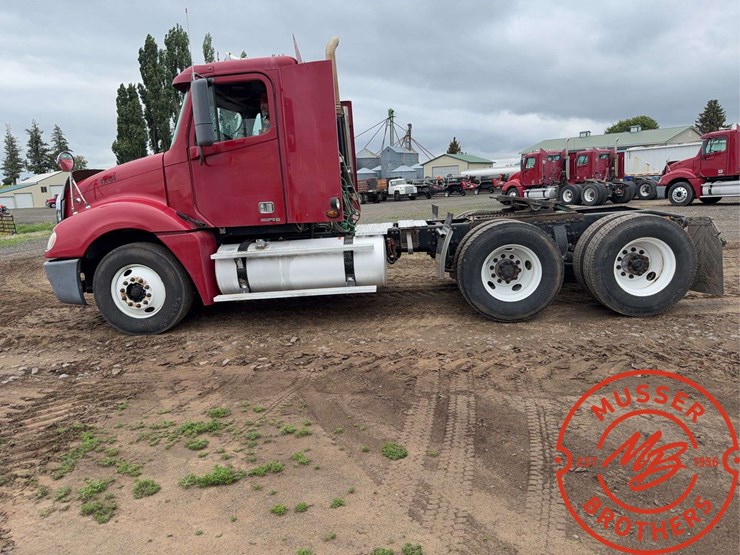 2007-freightliner-columbia-120-image-6