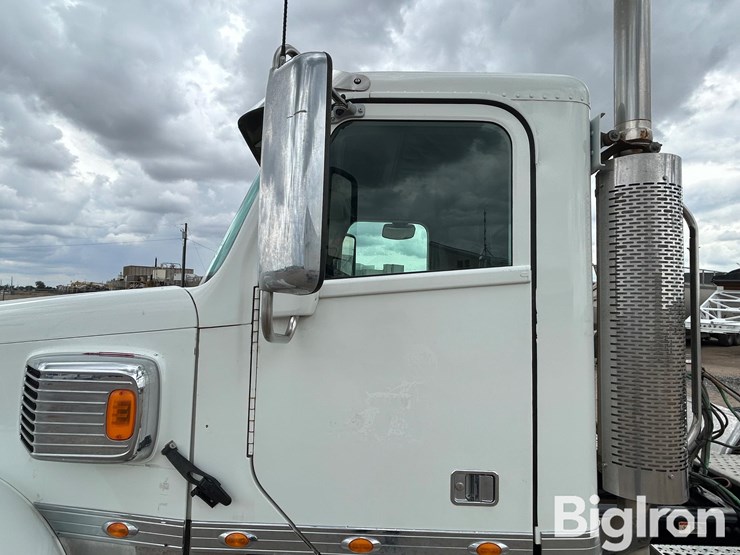 2017-freightliner-coronado-132-image-17