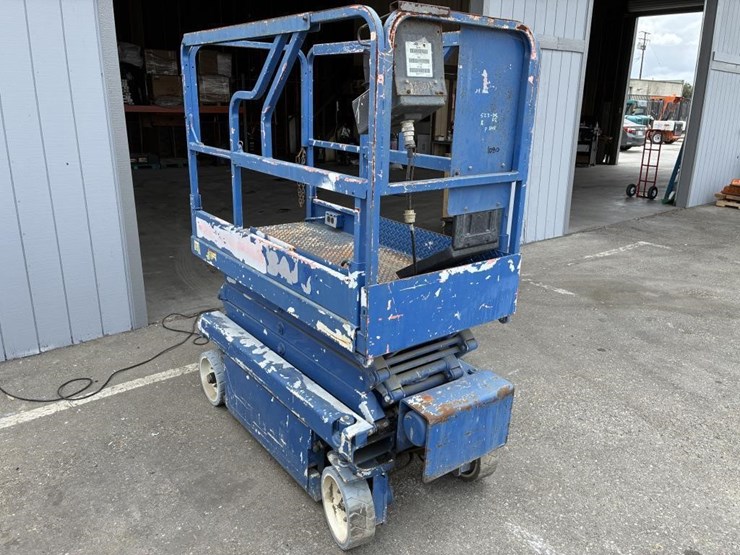2003-jlg-1932e-image-4
