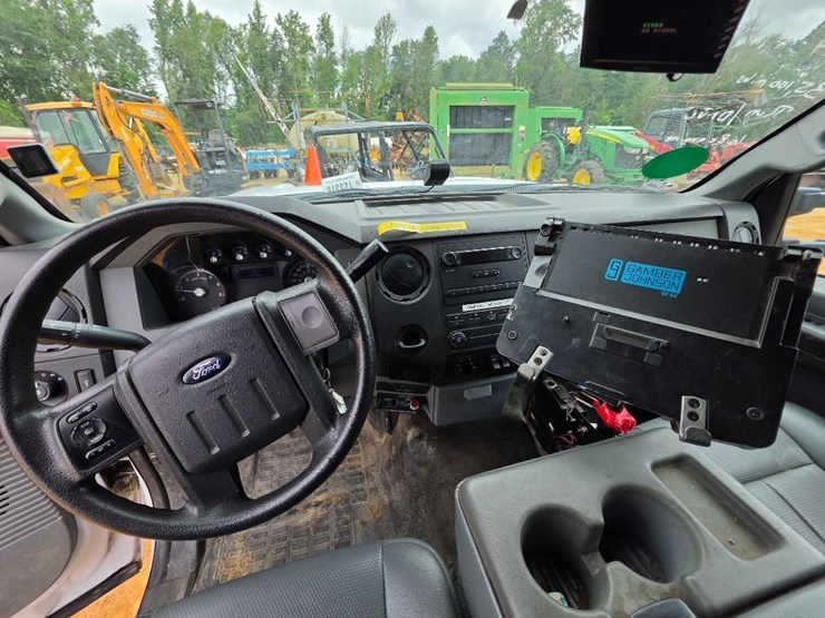 2014-ford-f550-image-15