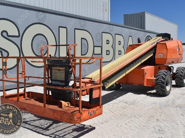 2015-jlg-600s-image-1