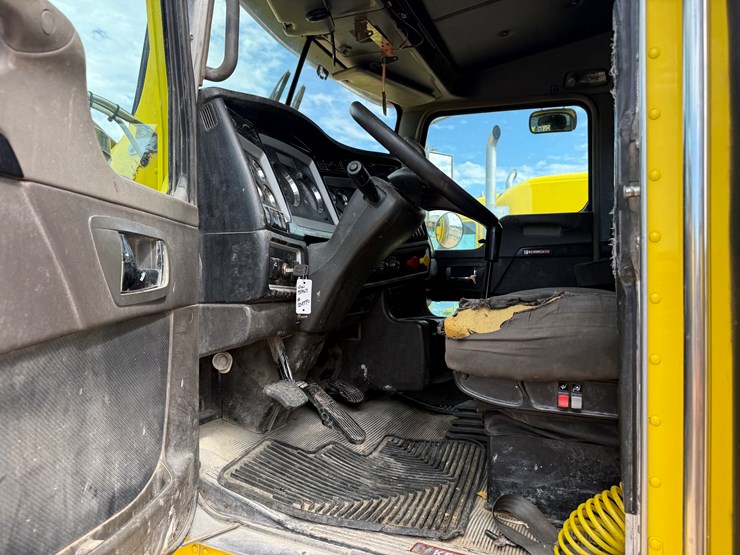 2016-kenworth-t800-image-11