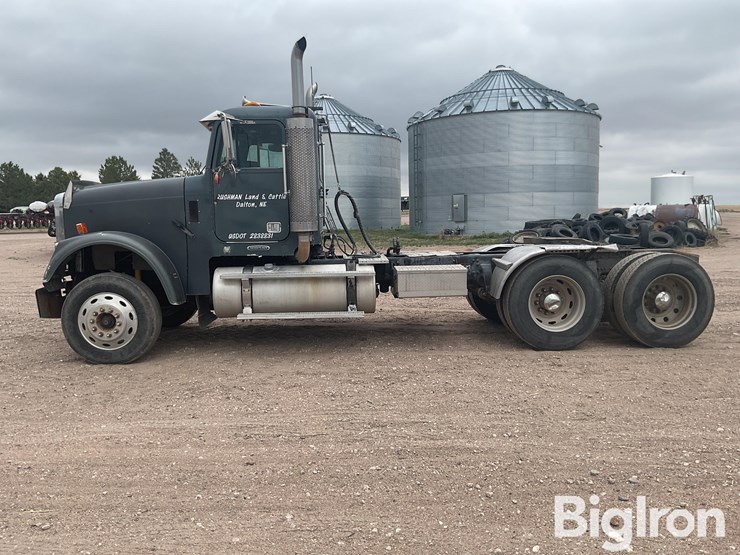 2006-freightliner-fld120-image-8