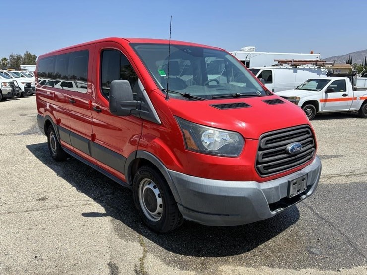 2017-ford-transit-image-2