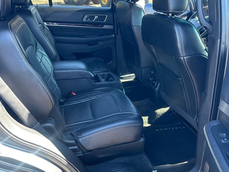 2016-ford-explorer-platinum-image-28
