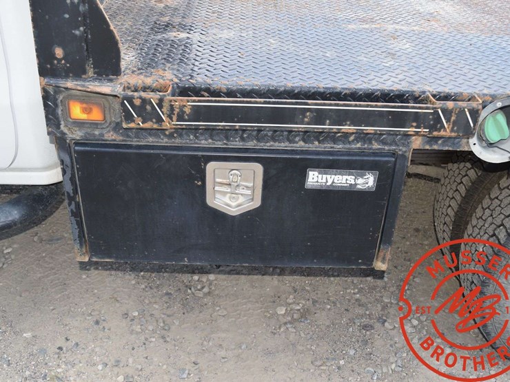 2015-chevrolet-3500-image-29