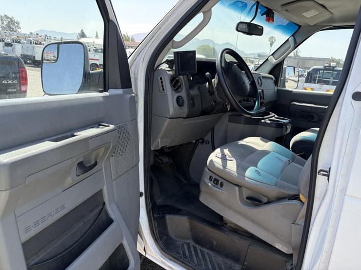 2010-ford-e350-sd-image-9