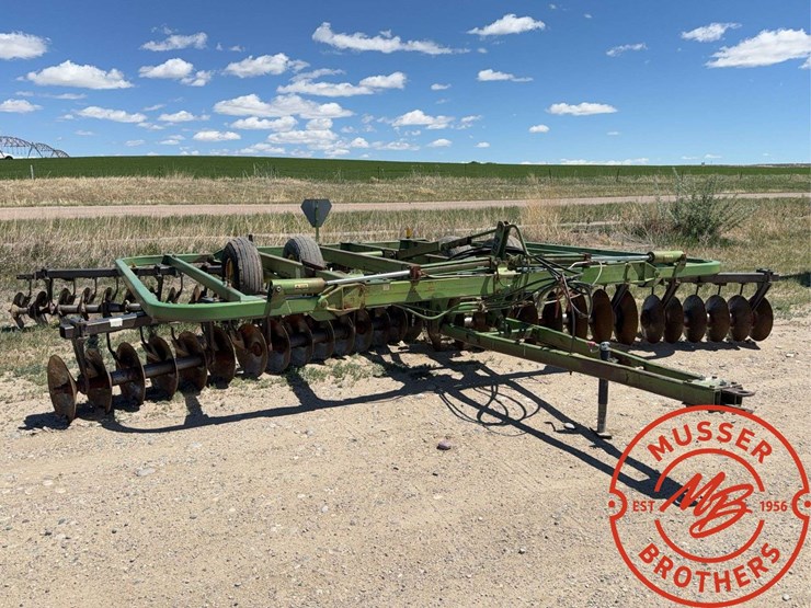 john-deere-235-image-1