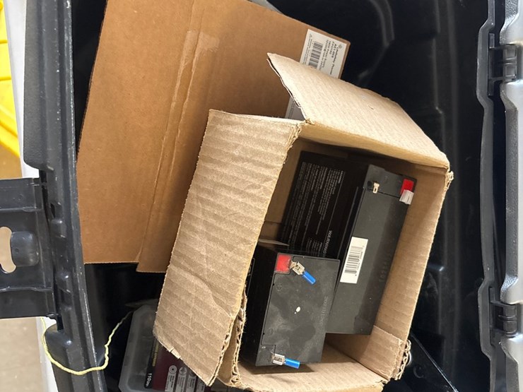 #4045-•-box-with-contents-image-4