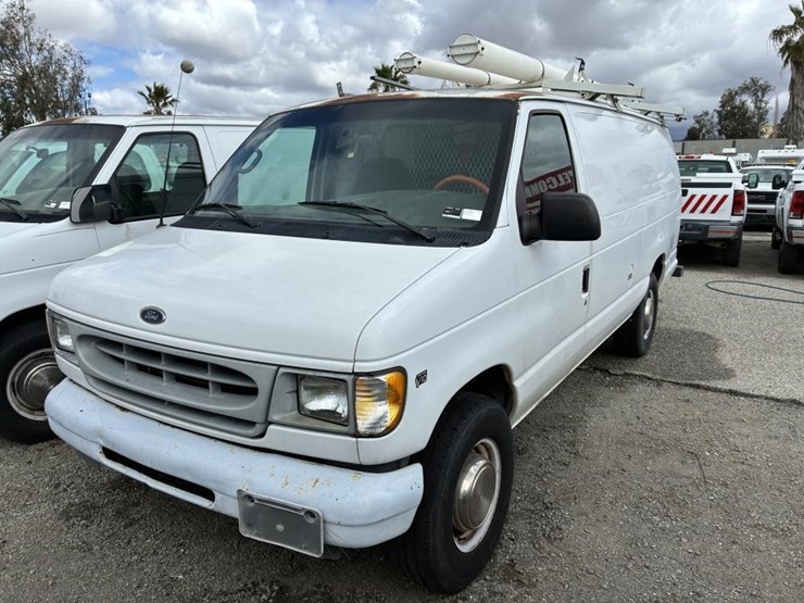 2002-ford-e350-sd-image-1