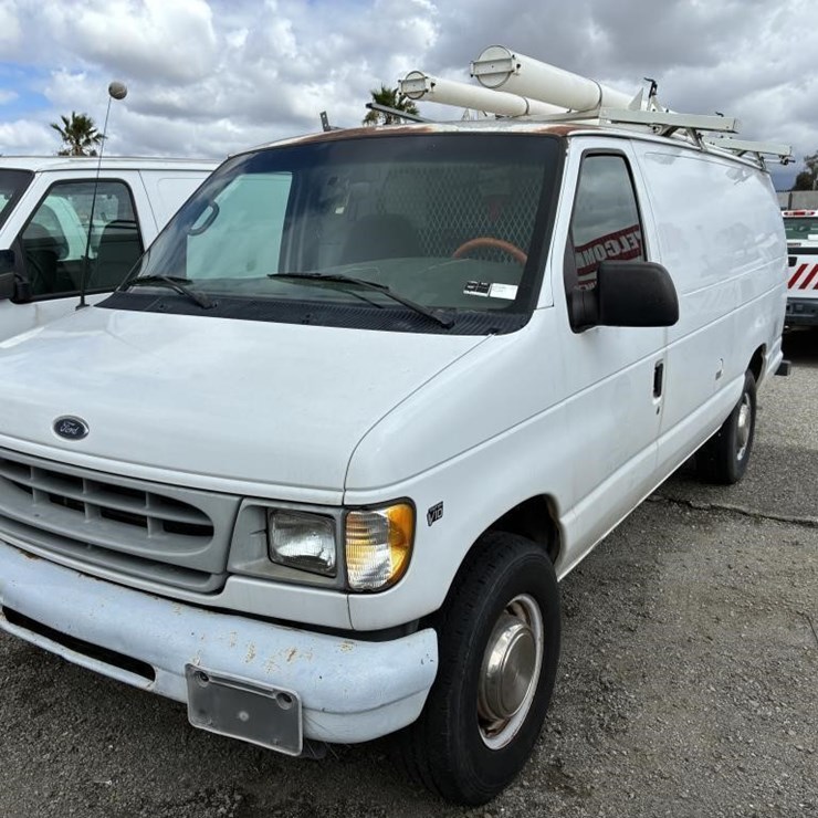2002 FORD E350 SD