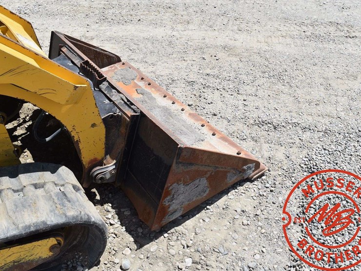 2016-caterpillar-d2-image-20