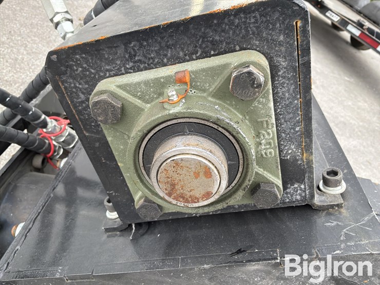 2025-massey-ferguson-730-image-16