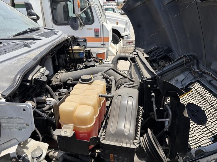 2016-ford-f650-image-14