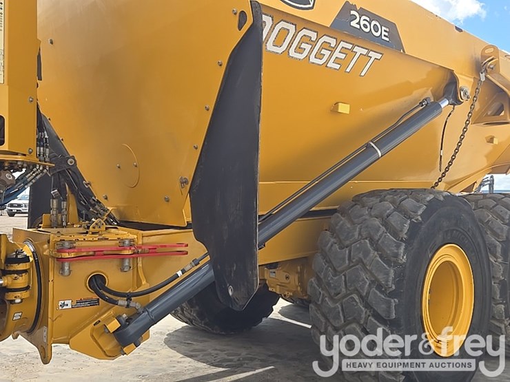 2023-deere-260e-image-15