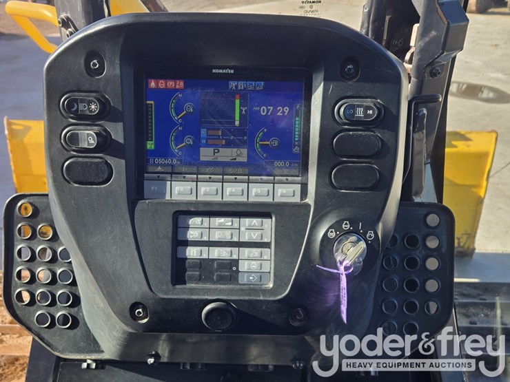 2022-komatsu-d61px-24-image-46