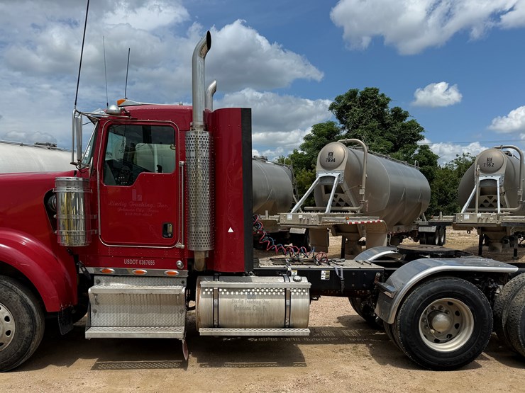 2003-kenworth-w900-image-8
