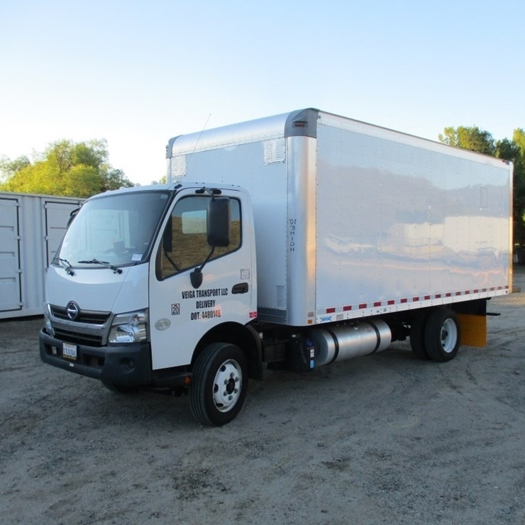 2018 HINO 195