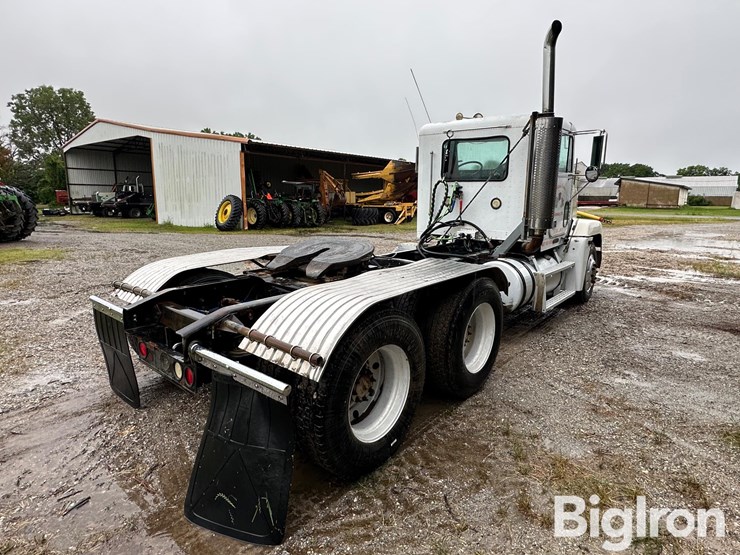 1997-freightliner-fld120-image-5