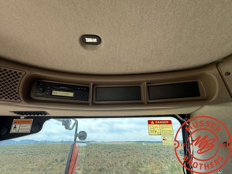 case-ih-7010-image-19