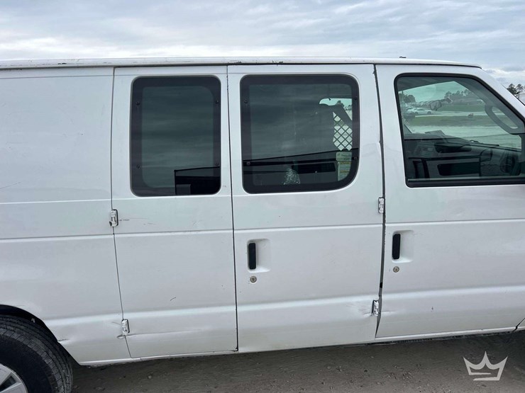 2013-ford-e-250-cargo-van-image-17