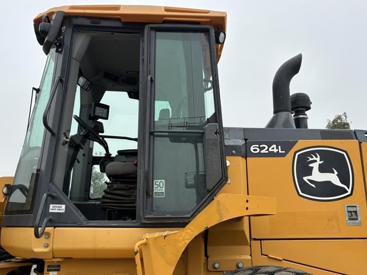 2019-deere-624l-image-16
