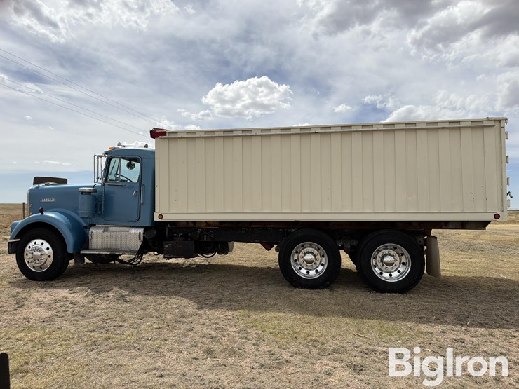 1969-kenworth-w923-image-8