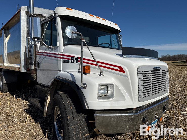 1996-freightliner-fl80-image-10