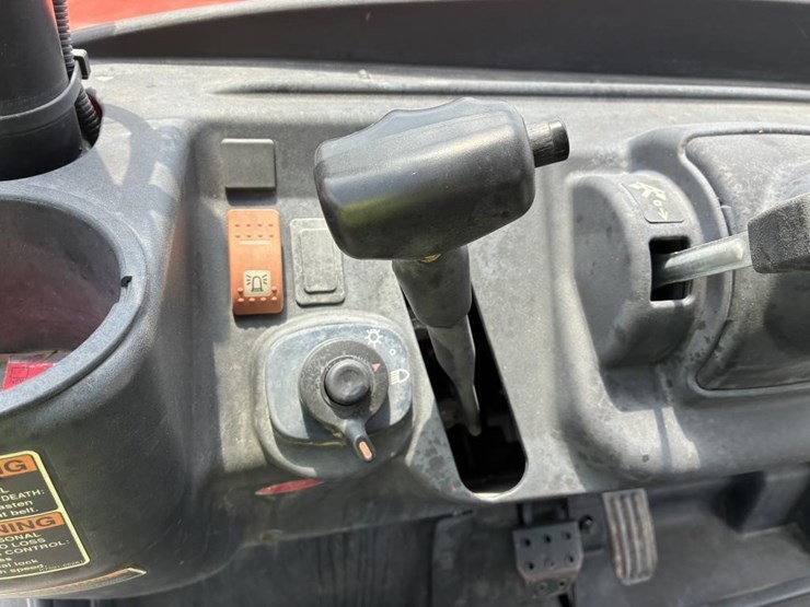 2021-kubota-rtvx1140-image-12